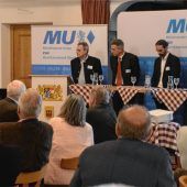 Vorwürfe an Politik und Bahn