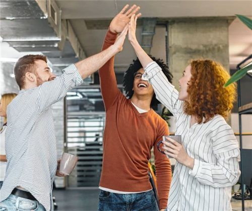 Während der Corona-Pandemie kam der Austausch mit Kollegen oft zu kurz, dabei stellt er eine Kraftquelle innerhalb der Arbeitswelt dar.