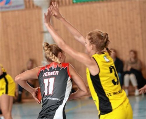 Wasserburgs Basketball-Damen – links Sophie Perner – treffen im DBBL-Pokal auf Erstligist Marburg.Foto Stefan Pfuhl