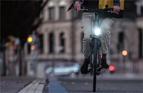 Weil es immer wieder vorkommt, dass Radfahrer ohne Licht unterwegs sind, gibt es am Samstag einen Sicherheits-Check am Ludwigsplatz. Foto dpa