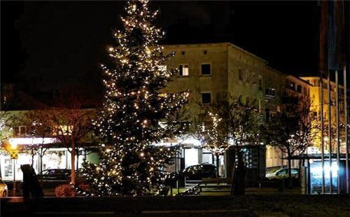 Wenig Licht ins Dunkel bringt in der Weihnachtszeit die Stadt Waldkraiburg. Foto  Stadt Waldkraiburg