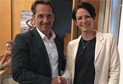 Zu seinem neuen Amt gratulierte die Vorsitzende Andrea März dem Jugendbeauftragten Marcel Petzold.Foto re