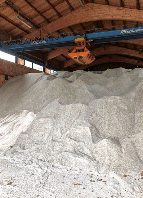 24000 Tonnen Streusalz lagern in den Salzhallen von Rosenheim, Hausham, Ampfing, Ebersberg und Wasserburg bereit für den Einsatz.Foto Staatliches Bauamt Rosenheim