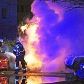 Brandstiftung? Zwei Autos ausgebrannt