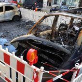 Auto-Inferno: Polizei sucht Brandstifter