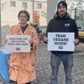 Peta-Aktion am Max-Josef-Platz