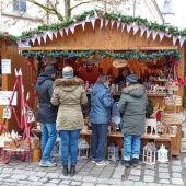 Kolbermoorer Christkindlmarkt vor dem alten Rathaus eröffnet