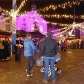 Mit Christkindlmarkt zieht weihnachtliches Flair in Kolbermoor ein – Am Sonntag wird der Wunschbaum aufgestellt