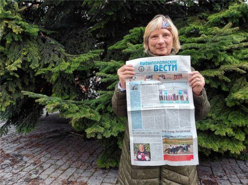 Arbeitet seit ihrer Rente ehrenamtlich: Elfriede Pauli schaffte es mit ihrem Einsatz bereits in die kasachische Zeitung. Foto Beuerlein