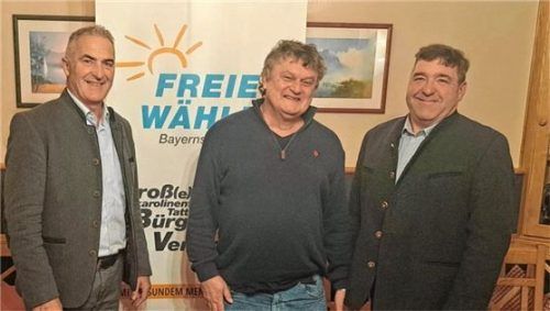 Auf der Jahreshauptversammlung (von links): Bezirksrat Sepp Hofer, Vorsitzender Dr. Erwin Gutsmiedl und Landtagsabgeordneter Sepp Lausch. Foto RE