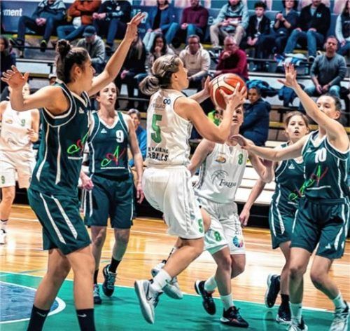 Bad Aiblings Damen legten im Heimspiel gegen Augsburg den Vorwärtsgang ein.Foto Firegirls Bad Aibling