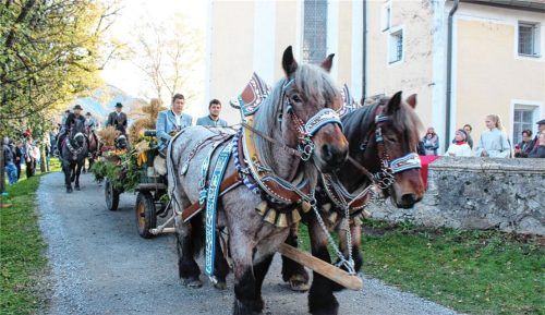 Bei großen Veranstaltungen wie dem Leonhardi-Umritt in Nußdorf ist eine Streife der Brannenburger Polizei Pflicht. Foto  Steffenhagen