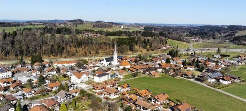 Blick über Frasdorf vom südlichen Ortsrand. Bei der Bürgerversammlung gab es für den Ort große Pläne.Foto Rehberg