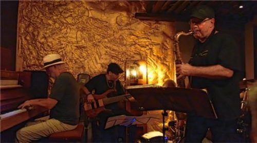 Brachten geballte Jazzpower auf die Bühne: (von links) Milan Svoboda, Filip Spaleny und Milan Krajic, der Schlagzeuger Ivan Audes verdeckt.Foto Friedrich