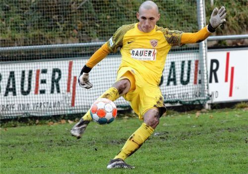 Buchbachs Keeper André Esch konnte sich einige Male auszeichnen.Foto  Michael Buchholz