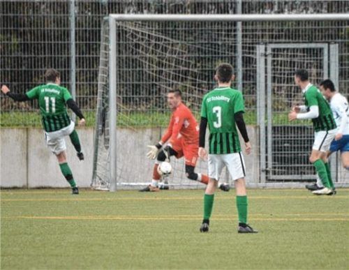 Chance von Schloßbergs Simon Marold beim 1:1-Remis gegen Au. Foto Franz Ruprecht