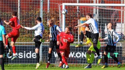 Das 1:0 für Türkgücü durch Sascha Hingerl (links).Foto cb