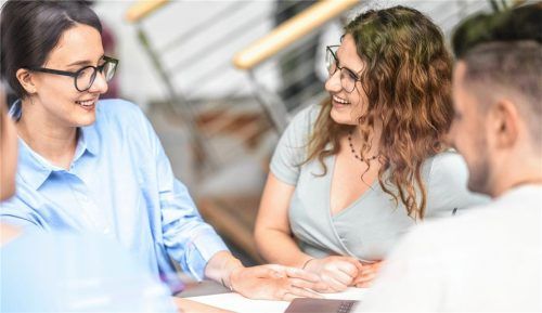 Das Bild zeigt Studierende der Fakultät für Angewandte Gesundheits- und Sozialwissenschaften. Diese erweitert zum Sommersemester 2023 ihr Studienangebot um einen zukunftsweisenden Masterstudiengang. Foto Jens Heilmann