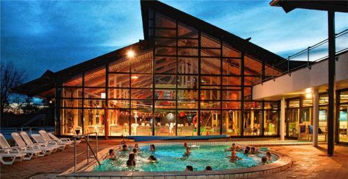 Das Heißwasserbecken trägt derzeit seinen Namen zu Unrecht: Die Temperatur ist ebenfalls gesenkt worden – von 34 auf 26 Grad.Foto Badria