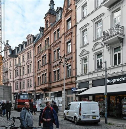 Das Wohn- und Geschäftshaus in der Münchener Straße 4 soll saniert werden. Foto Peter Schlecker