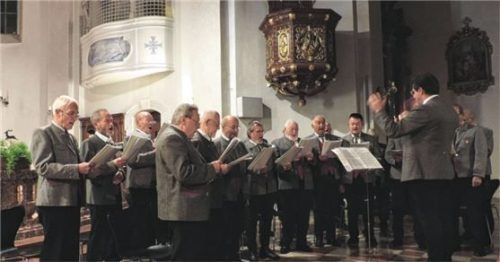 Der Männergesangverein Kiefersfelden bot vielstimmige Vor- und Zwischenspiele. Foto re