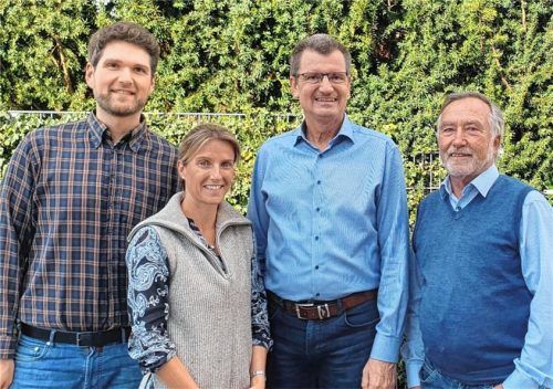 Der neue Vorstand: (von links) Schriftführer Simon Dietl, stellvertretende Vorsitzende Juliane Ascher, Vorsitzender Bernd Vierthaler und Kassier Dr. Roland Feindor. Foto re