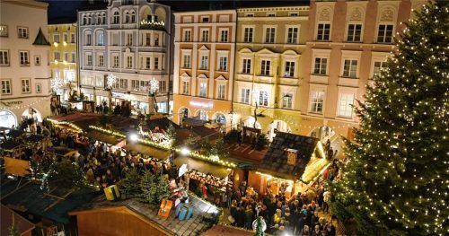 Der Rosenheimer Christkindlmarkt ist seit gestern, Freitag, offiziell eröffnet.Fotos Schlecker
