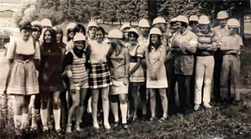 Die Klasse vor mehr als 50 Jahren bei einem Ausflug ins Stahlwerk Linz.  Gerlach