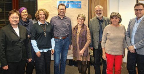 Die neue Vorstandschaft von Freiraum 36 mit der Dritten Bürgermeisterin Karin Bressel (Dritte von links): Max Wiltschka, Inga Sauter-Hartmann, Johann Vetter, Susanne Vogt-Hoefer, Richard Fischer, Gertraud Richter und Manuel Gildi (von links). Foto Kreibich
