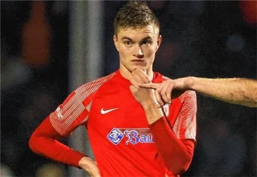 Die Ratlosigkeit, warum es beim TSV Wasserburg momentan alles andere als gut läuft, steht Verteidiger Matthias Rauscher ins Gesicht geschrieben. Foto Butzhammer
