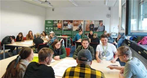 Europäische Studierende entwickeln Ideen zur regionalen Wertschöpfung. Mit dem Workshop investiert der Verein „Wir bauen auf heimisches Holz“ in den Nachwuchs der Forst- und Holzbranche. Foto  Klinger-Illner