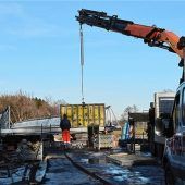 Nagelneuer Brücke droht Abriss