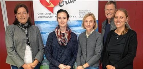 Für die Spende der Niederaudorfer Bäuerinnen und Landfrauen dankte das Christliche Sozialwerk Oberaudorf-Kiefersfelden: (von links) Traudi Seebacher, Pflegedienstleitung Angelika Resch, Karin Schweighofer, Vorsitzender Hubert Wildgruber und stellvertretende Pflegedienstleitung Simone Thaller. Foto RE