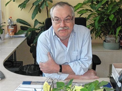 Gerhard Ender war über vier Jahrzehnte das Gesicht der Kolbermoorer Stadtverwaltung. Jetzt ist er im Alter von 74 Jahren verstorben. Foto Stadt Kolbermoor