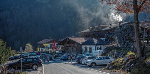 Gestern rauchte es im Hotel Tatzlwurm in Oberaudorf zum Glück nur noch aus dem Schornstein. Foto Thomae