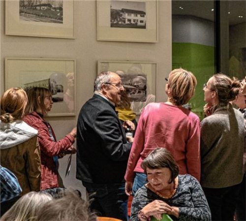 Großen Zuspruch fanden auch die Bilder der einstigen Wirtshäuser. Nur ein kleiner Teil davon konnte an dem Abend angesehen werden.