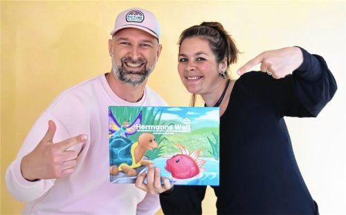 Illustratorin Eva Haupts und Autor Philipp Freilinger stellen ihr Buch „Hermanns Welt“ vor. Foto Eva Haupts