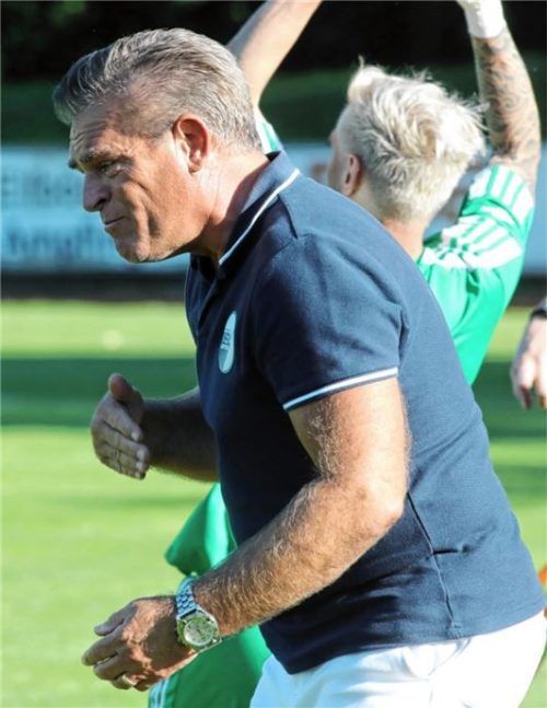 Nach elf Spielen ohne Niederlage hat es Rainer Elfinger und den TSV Ampfing mal wieder erwischt. Foto  Buchholz