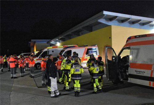 Rund 300 Einsatzkräfte sorgten dafür, dass eine 250-Kilo-Fliegerbombe in Pfraundorf ohne dramatische Folgen entschärft werden konnte. Foto Ruprecht