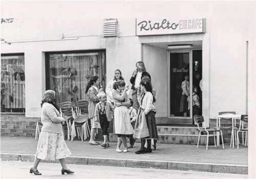 Schon damals ein beliebter Treffpunkt: das Eiscafé Rialto.