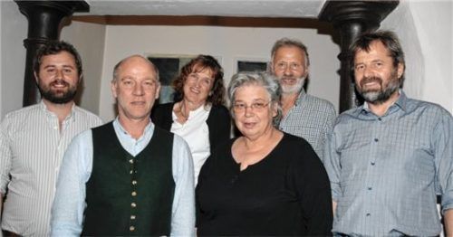 Sie leiten den Verkehrsverein Neubeuern: (von links) Beisitzer Manuel Paul, Schriftführer Sebastian Heibler, Beisitzerin Ursula Holzmaier, stellvertretende Vorsitzende Marlene Fürste, Vorsitzender Georg Paul und Kassier Xaver Schmid. Foto reischl-zehentbauer