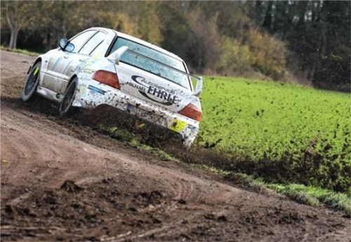 Spektakulär unterwegs auf das Podest: Thomas Sobek/Samuel Faruhn im Mitsubishi EVO IX. Foto Sascha Dörrenbacher