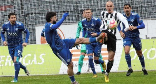 Thomas Winklbauer, hier im Duell mit Clay Verkaj, beendete die Torflaute von Wacker. Foto Michael Buchholz