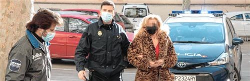 Verhaftung auf Mallorca: Bald wird sich die 63-jährige Kiefersfeldenerin wegen des Todes ihres Vaters verantworten müssen. Foto Miquel a Canellas