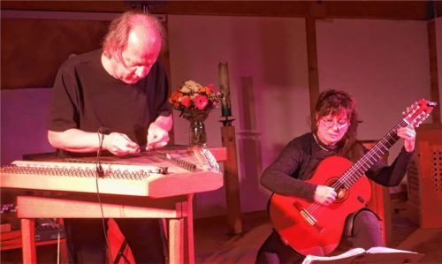 Virtuoses Können: Rudi Zapf und Ingrid Westermeier mit Hackbrett und Gitarre.Foto Friedrich