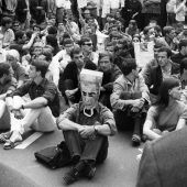 Mit den Parolen der RAF