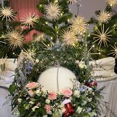 Toter Säugling zu Grabe getragen