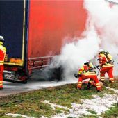 Heißgelaufenes Radlager stoppt Lkw