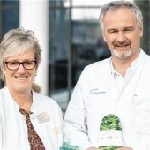 Grüne Socken zeigen Solidarität mit Patientinnen