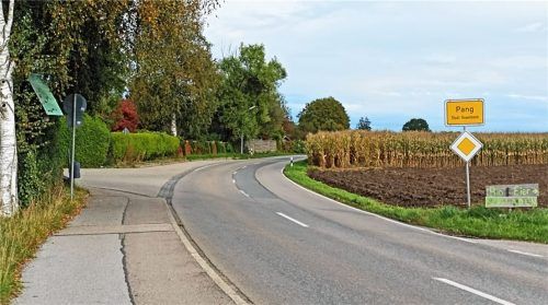 An der Kreuzung Unterkaltbrunner Straße/Am Wasen hat sich im September ein schwerer Unfall ereignet. Jetzt reagiert die Stadt. Foto  Aerzbäck